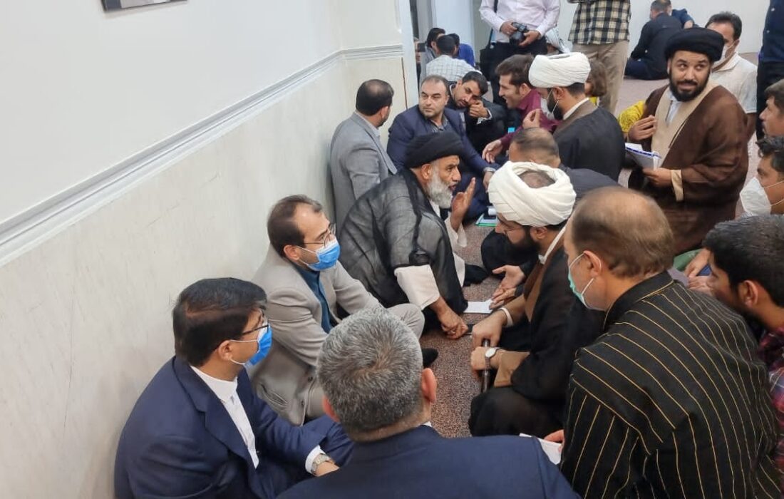 میز خدمت مدیران دستگاه های اداری استان خوزستان در محل دفتر نمایندگی محترم ولی فقیه در اهواز برگزار شد