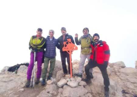 صعود تیم ۱۵ نفره کوهنوردان خوزستانی به قله پراو کرمانشاه